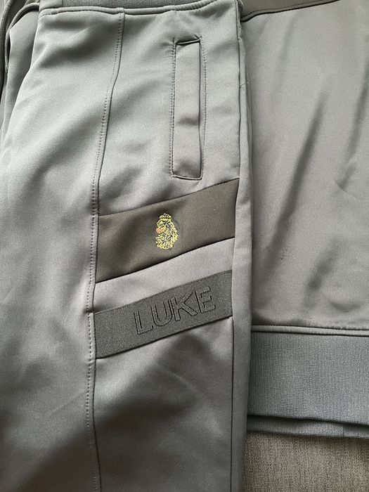 Анцуг на Luke 1977