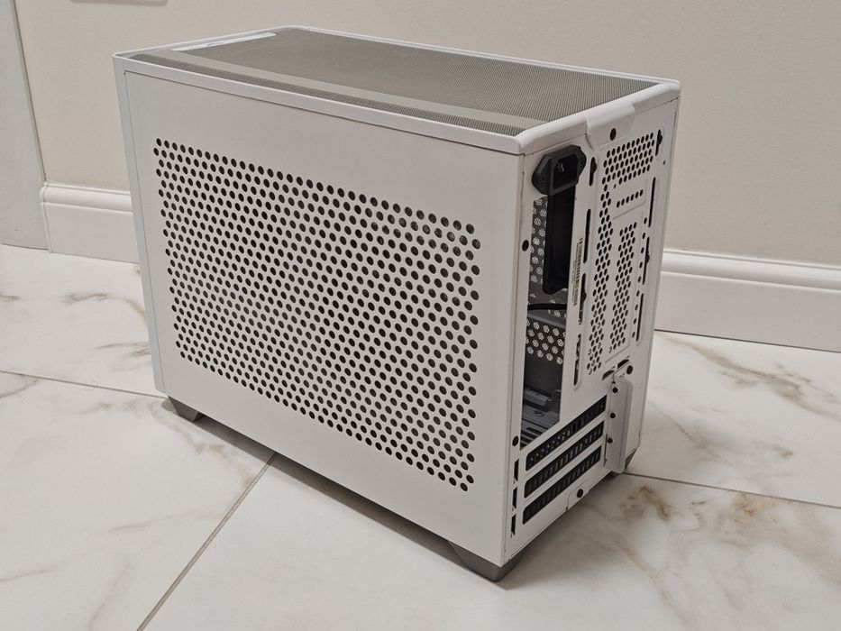 Componente sistem PC SFX Corsair 1000W, Enermax 550W, Cooler Master NR200
