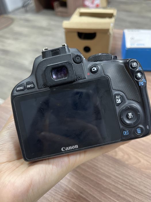 Canon EOS 100D — полный комплект