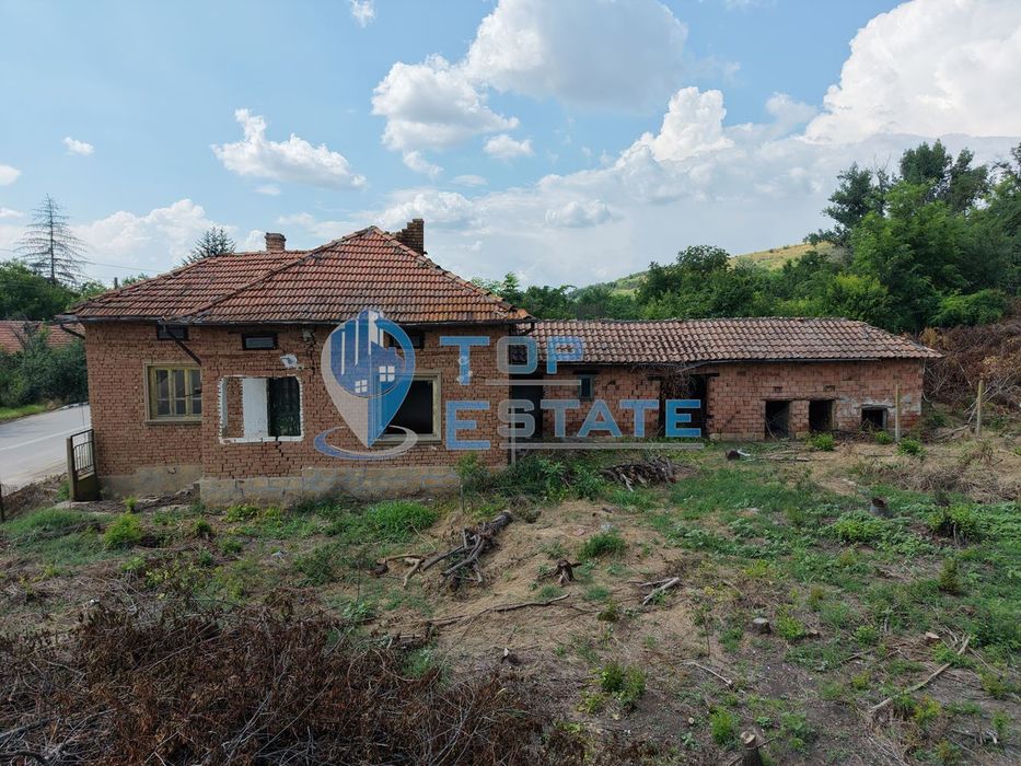 Парцел със стара къща в село Драгомирово