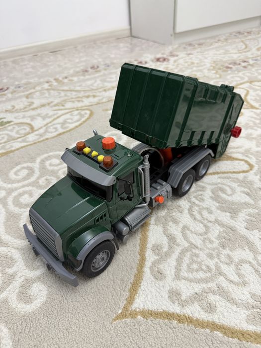 Продам машинку мусоровоз 3500