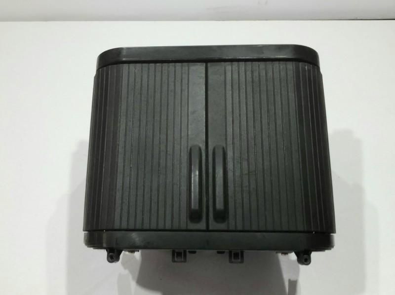 Compartiment / spatiu depozitare Nissan X-Trail 68104-eq000