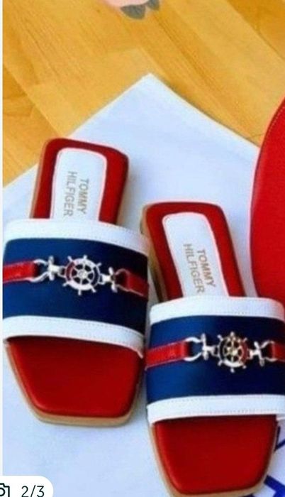 Papuci Tommy Hilfiger diverse mărimi, logo metalic, saculet, etichetă