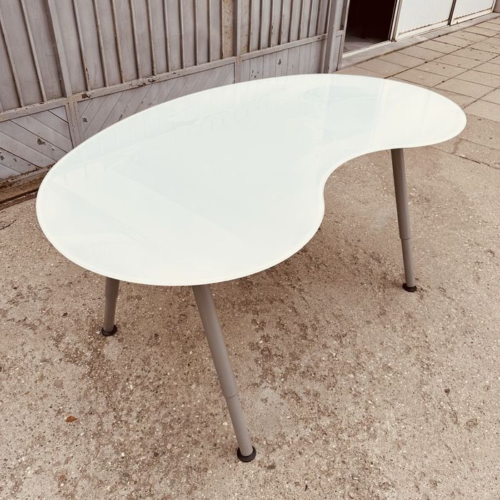 Дизайнерско шведско офис бюро IKEA GALANT – стъклен плот