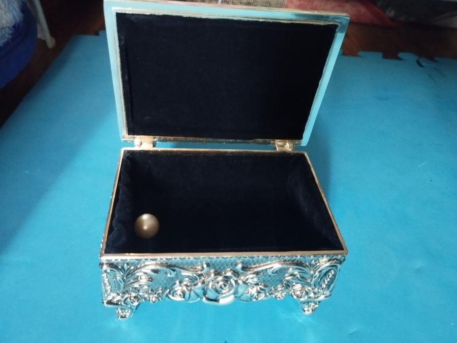 Cutie bijuterii argintata