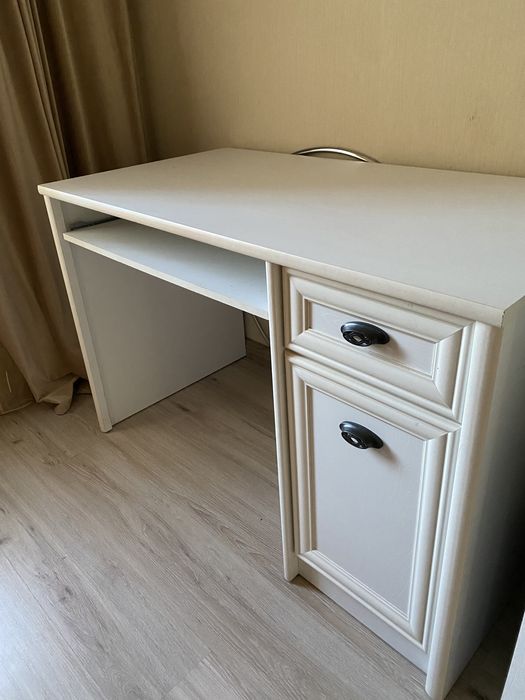 Продам письменый стол