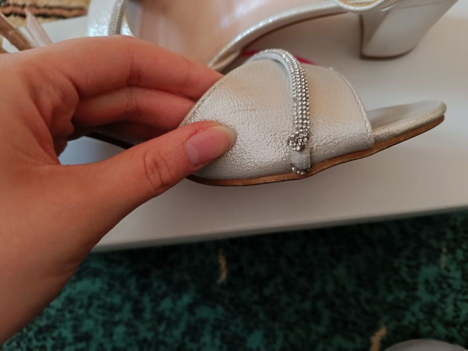 Pantofi eleganti argintii