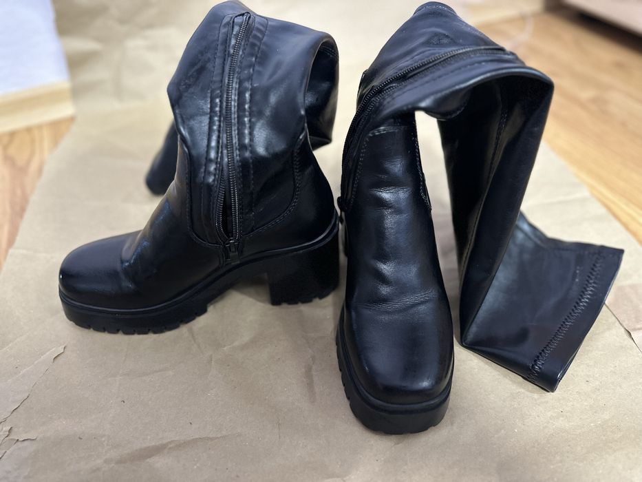 Високи черни ботуши