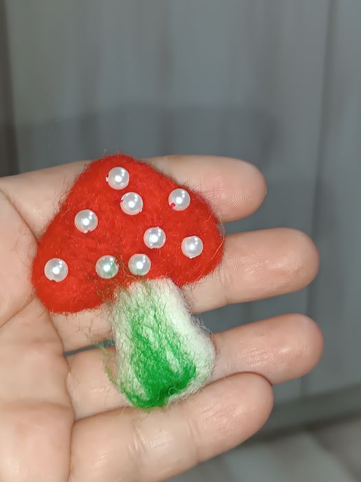 Мартеници,брошки от вълна