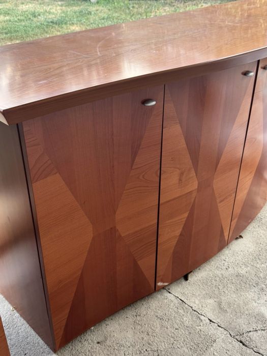 Шкаф из вишневого дерево