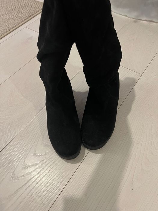 Cizme inalte piele intoarsa