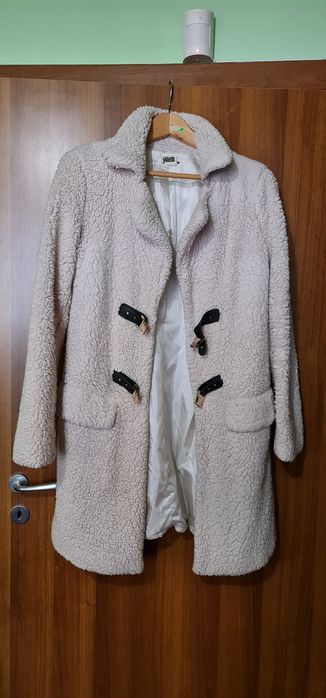 Връхни якета и палта запазени.