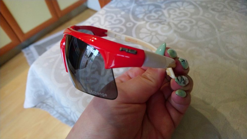 Продавам спортни слънчеви очила