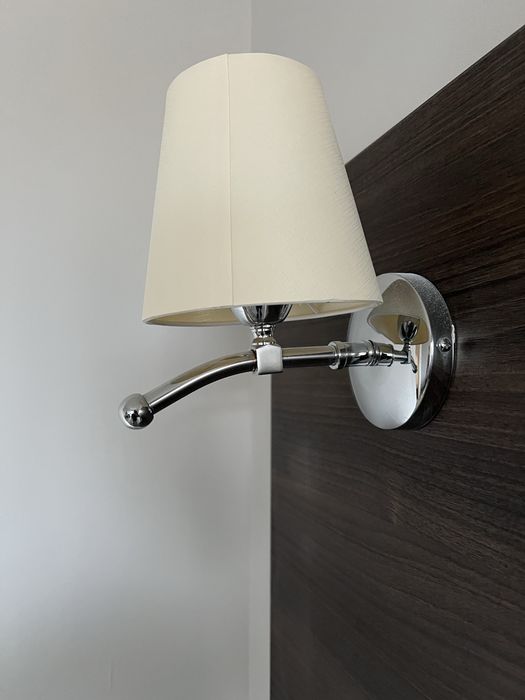 Usi din lemn si mobilier+accesorii baie in stare buna