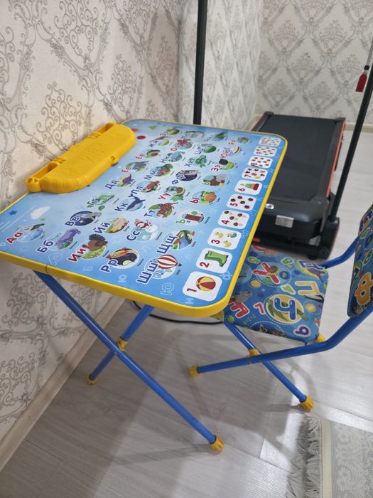 Продам стол детский