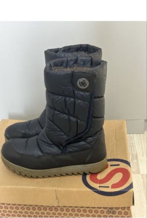 Кроссовки JORDAN 5000 тг. и др.