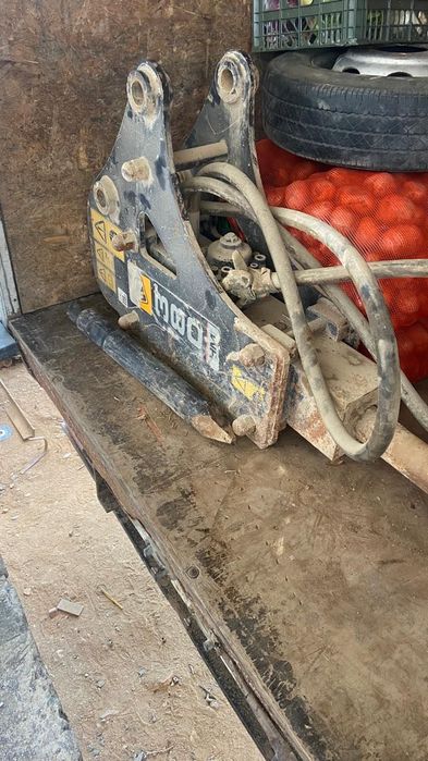 Гидромолот универсальное на JCB и HMK