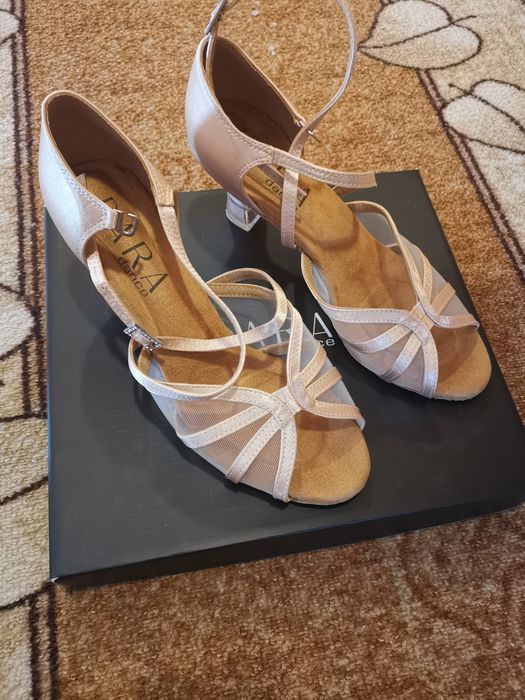 Професионални обувки за латино танци