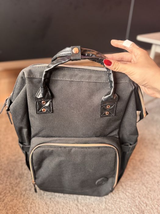 Vand rucsac cu compartimentare termica.