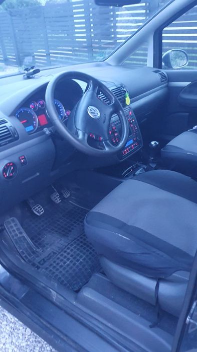 VOLKSWAGEN Sharan 2010