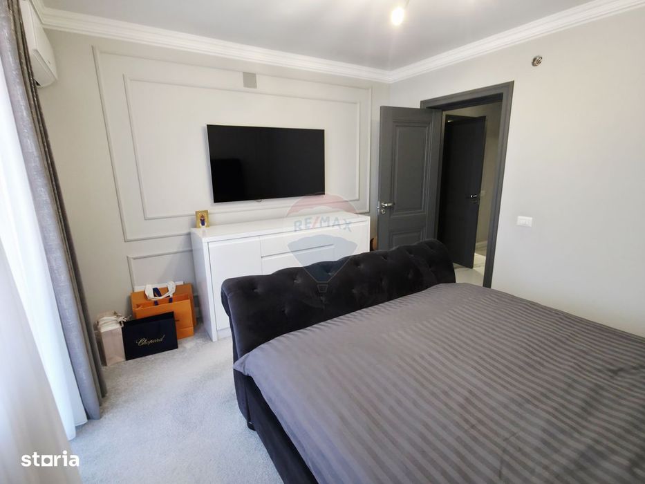 Apartament cu 5 camere de vânzare în zona Precista