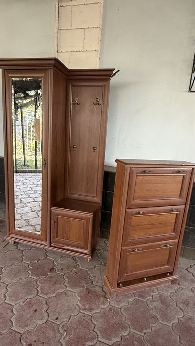 Продается прихожий шкаф Гербор