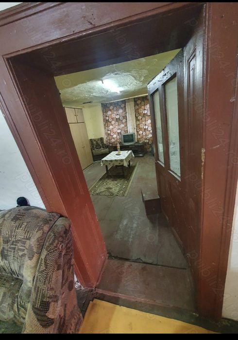 Vând  casa cu gradina