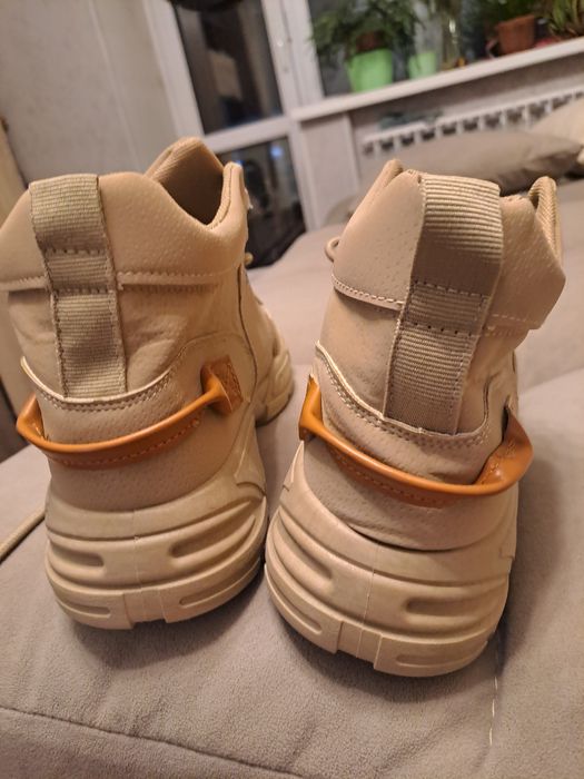 Продам новые ботинки