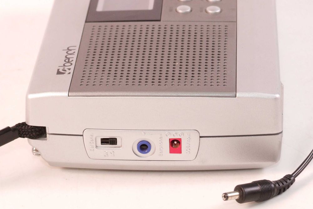 Radio BENCH, 4 lungimi unda, priza-baterii, Made in Germany, ca NOU