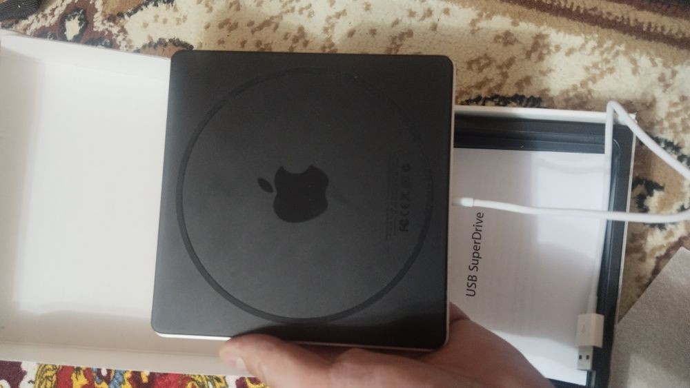 Apple  для чтения дисков. USB SuperDrive