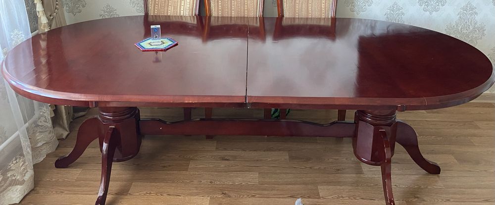 Стол для гостиной