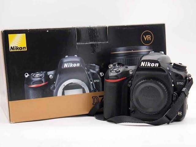 Nikon D750 - aparat foto DSLR full-frame, stare excelentă