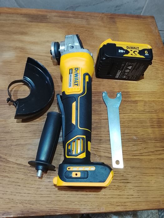 Flex DeWalt cu variator de viteza