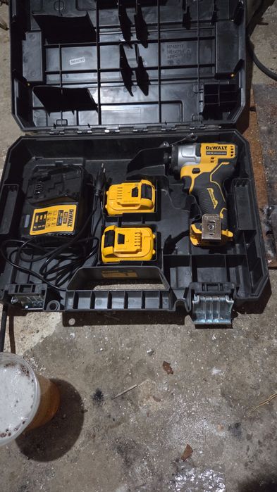 Винтоверт , шруповерт DeWALT