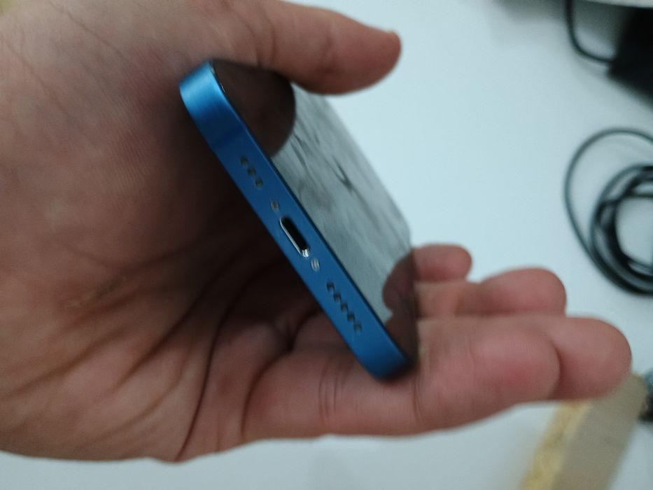 Vând iPhone 13 128gb fara niciun defect baterie 100