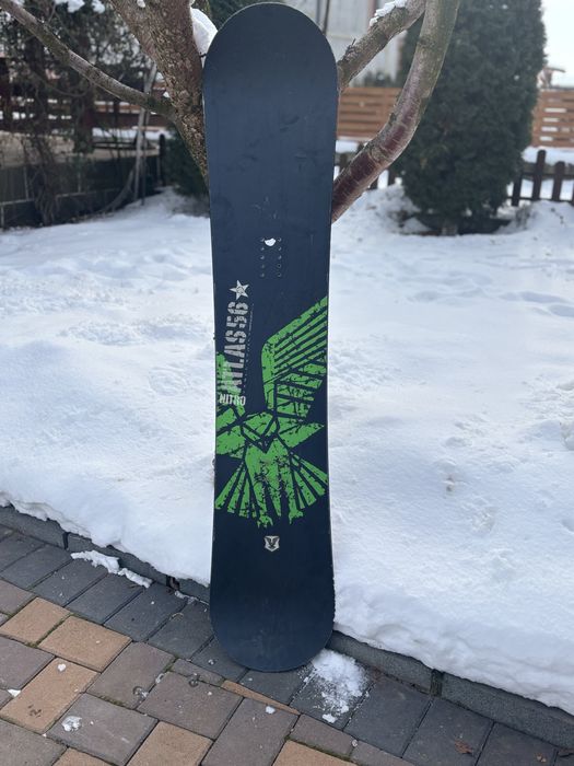 Placa snowboard Nitro Assassin cu dimensiunea de 153cm fara legaturi