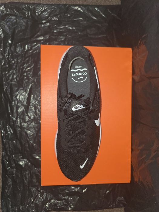 Nike Revolution 8