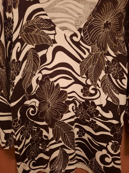 Frumos pulover Gerry Weber cu brosa asortata mărimea 40