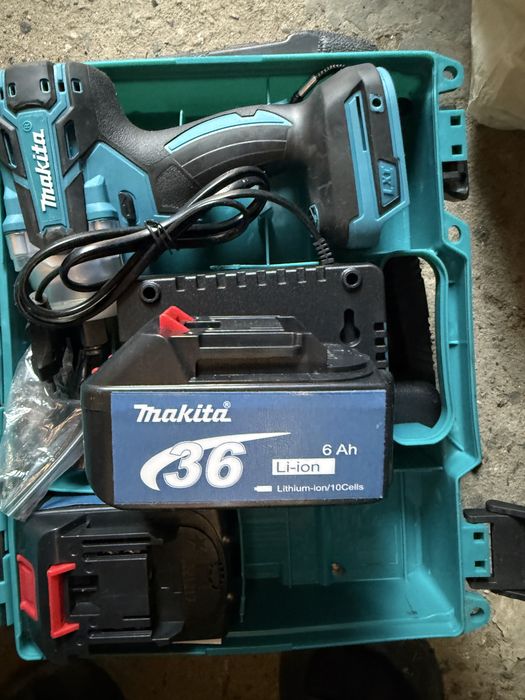 Masina de gaurit si insurubat cu percutie, Makita