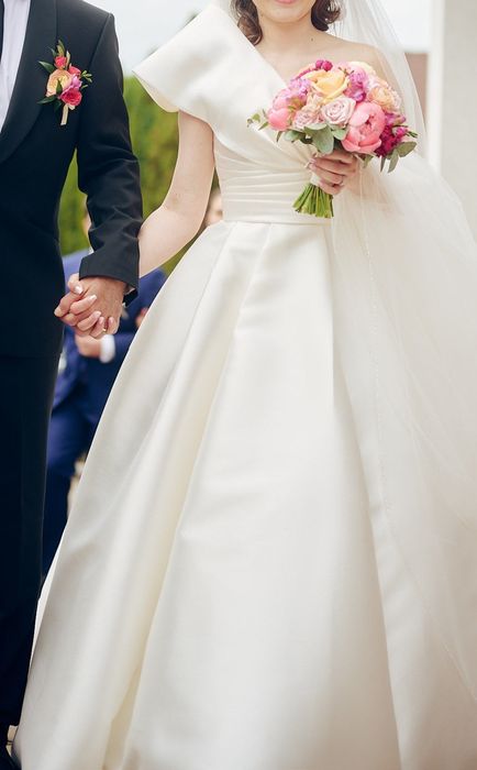 Rochie mireasă stil prințesă si crinolina