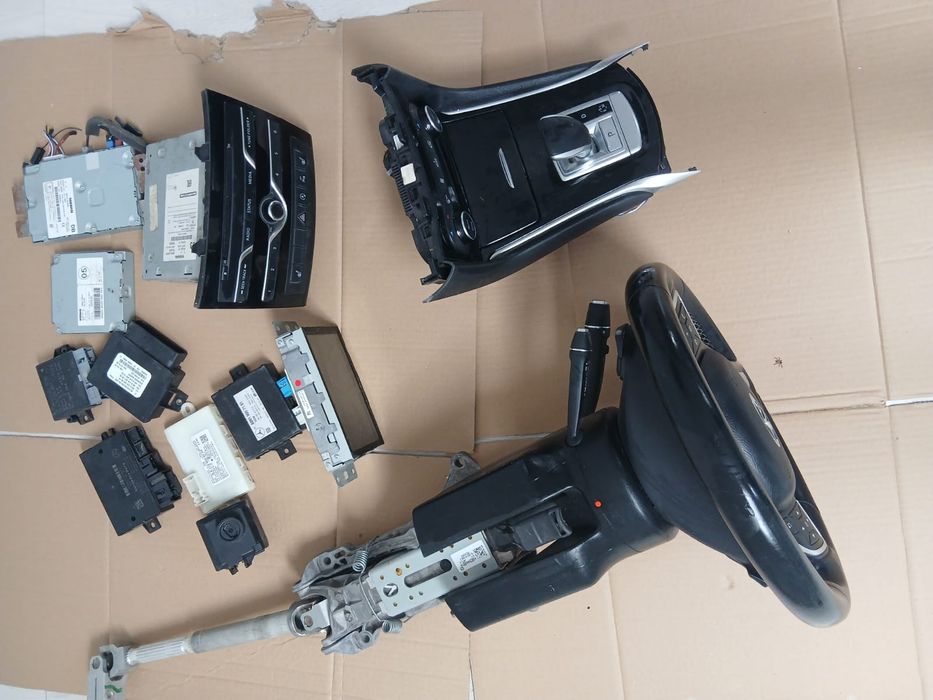 Vând volan și consola Infinity Q30 2019