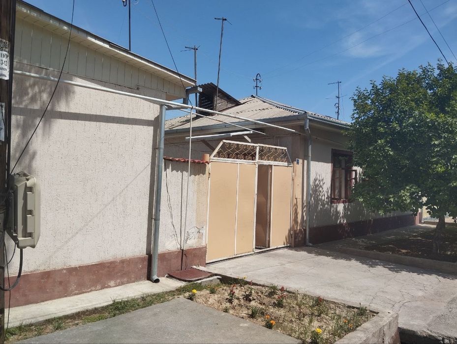 Uy sotiladi narxi telda kelishilinadi