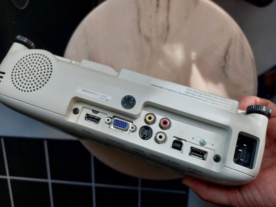 videoproiector Epson EB-X18