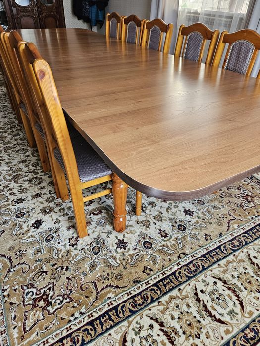 Стол  в гостиную