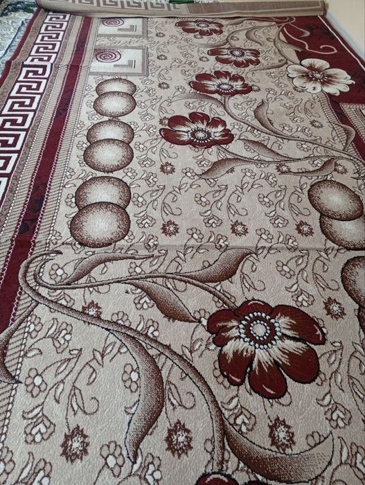 Gilam sotiladi 7 ga 3