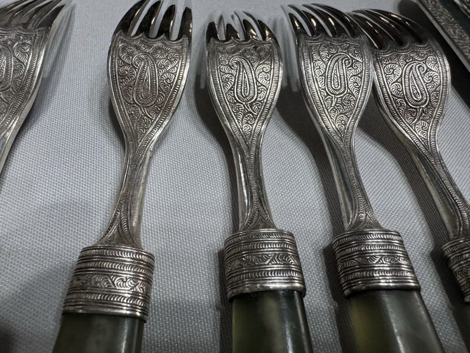 Tacamuri de argint cu Jad