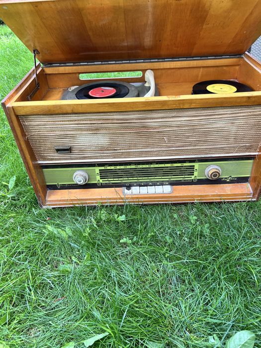 Radio cu picap vechi