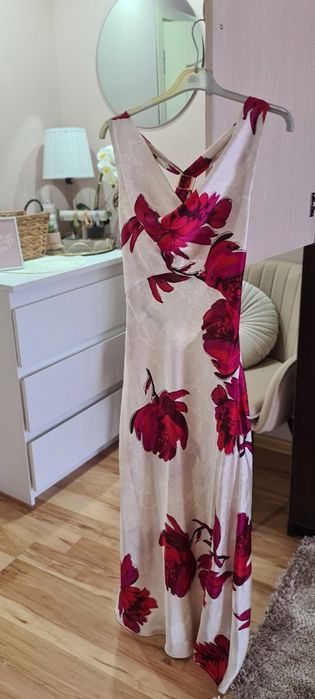 Zara сатенена рокля