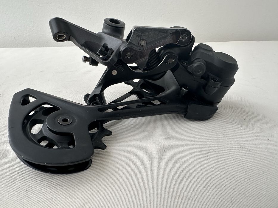 SHIMANO DEORE XT RD-M8100-заден дерайльор