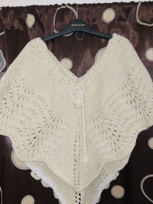 Pelerina croșetata manual